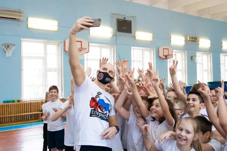 Более 2 тыс. школьников Москвы встретились с известными спортсменами в рамках проекта «Урок с чемпионом»