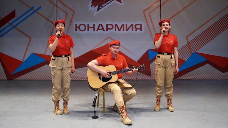 С песней о Родине: в Москве прошел музыкальный юнармейский онлайн-фестиваль