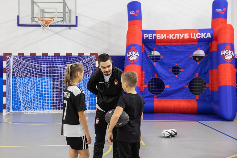 Московские школьники встретились с чемпионом Европы по регби