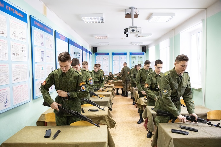 Строевая подготовка. Как проходит допризывная подготовка школьников Москвы