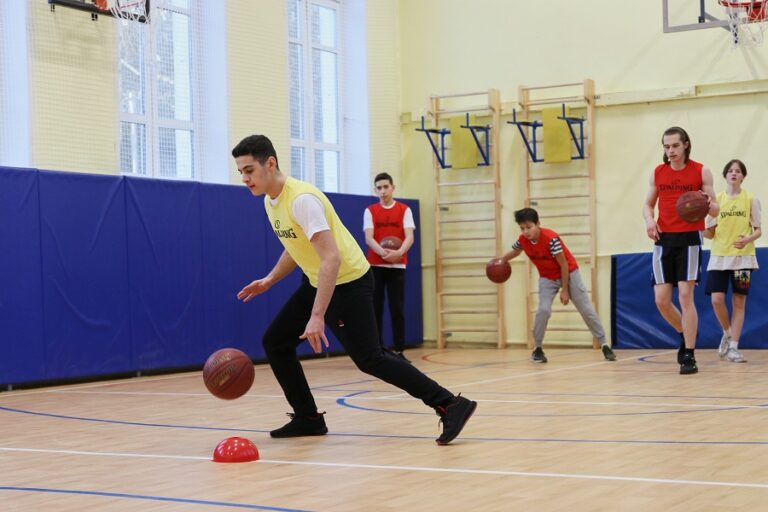 Кикбоксинг, чирлидинг и баскетбол: как прошла спортивная неделя в школах столицы