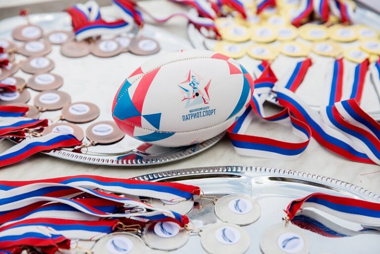 «Регби-пас»: игроки «Динамо» вручили столичным школьникам награды за участие в турнире
