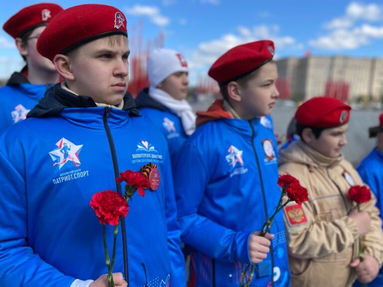 Память поколений: столичные школьники принимают участие в акциях в честь Дня Победы