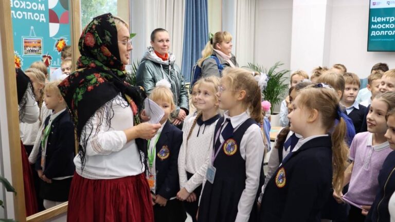 «Разговоры о важном»: школьников столицы приглашают на экскурсию–квест в центры московского долголетия