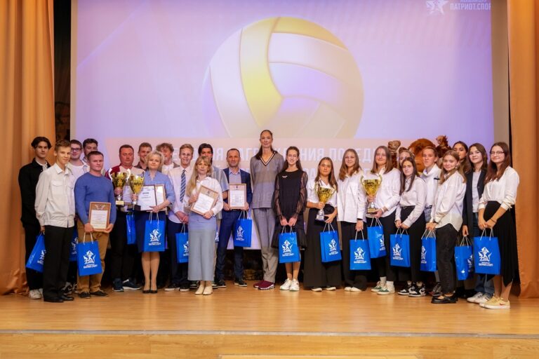 В столице прошло чествование победителей всероссийского турнира по волейболу среди школьников