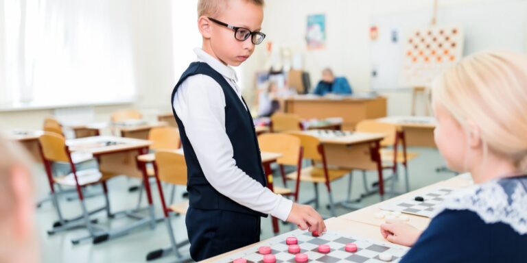 Школьников столицы приглашают принять участие в турнирах по шашкам и шахматам