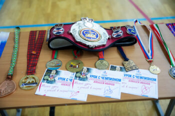 Чемпион мира по боевому самбо и джиу-джитсу провел мастер-класс для столичных школьников