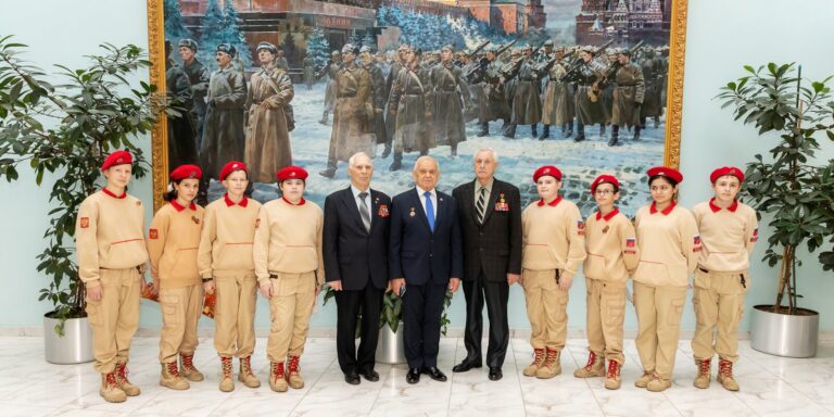 В столице прошла торжественная встреча молодежи и ветеранов в честь военного Парада 7 ноября 1941 года