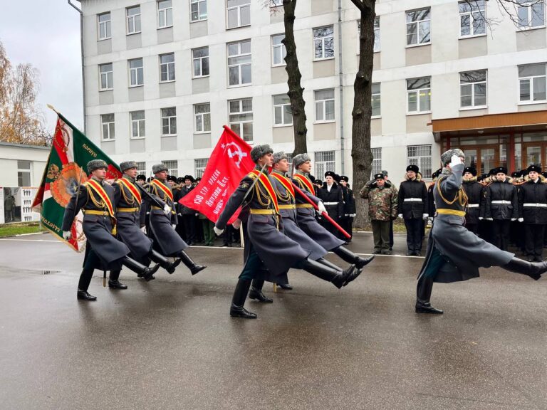 «Уроки мужества» и торжественные марши: московские кадеты приняли участие в мероприятиях, посвященных Дню воинской славы России
