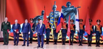 Клубу юных морских пехотинцев передали бюст Героя России Андрея Днепровского