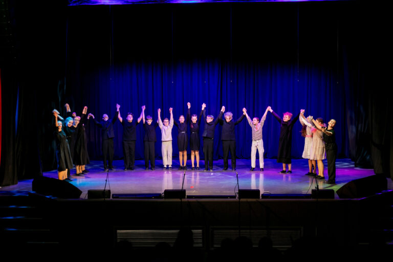 Юные участники «Содружества школьных театров» сыграли спектакли для москвичей