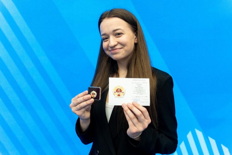 В Москве состоялась торжественная церемония награждения школьников и студентов колледжей золотыми знаками отличия ГТО