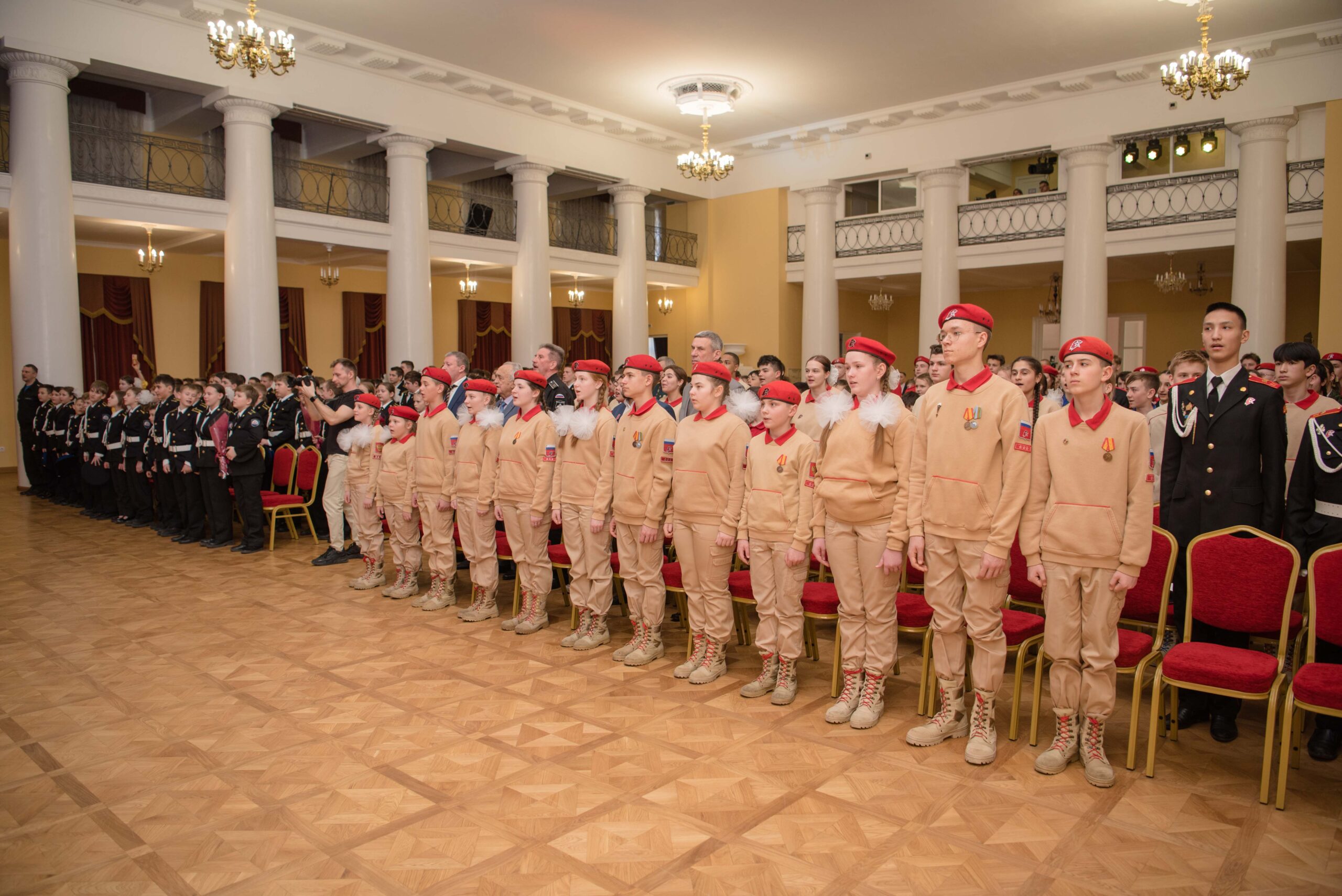 Юные москвичи приняли участие в патриотическом мероприятии «Служить Отчизне суждено»