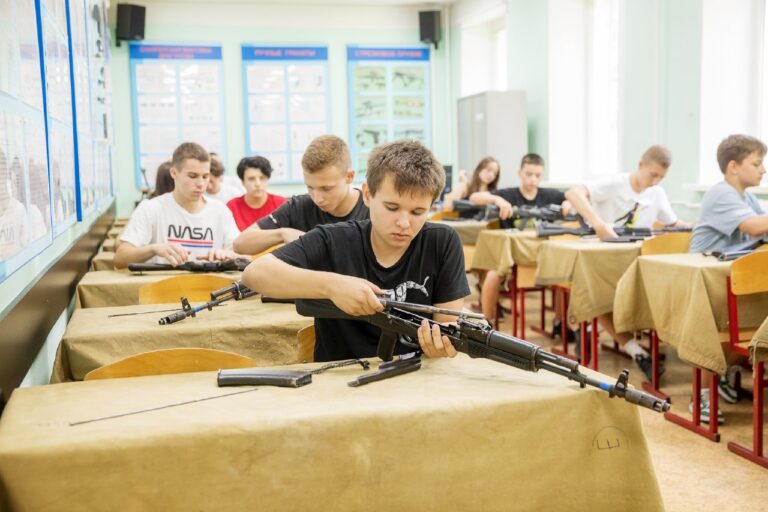 Юнармейцы из Луганской Народной Республики и Херсонской области проходят обучение в оздоровительно-образовательном центре «Патриот»