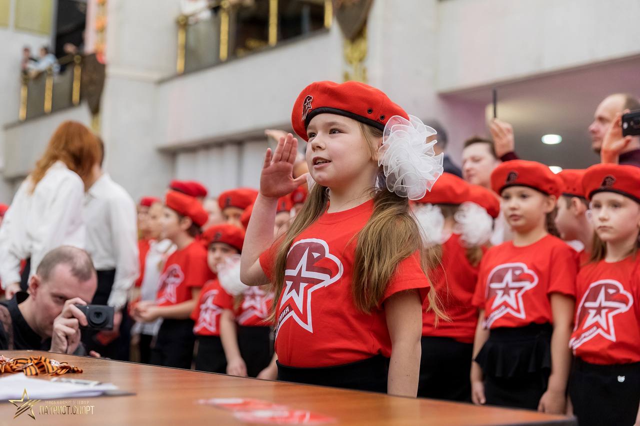 Свыше 500 москвичей дали клятву юнармейца в Музее Победы